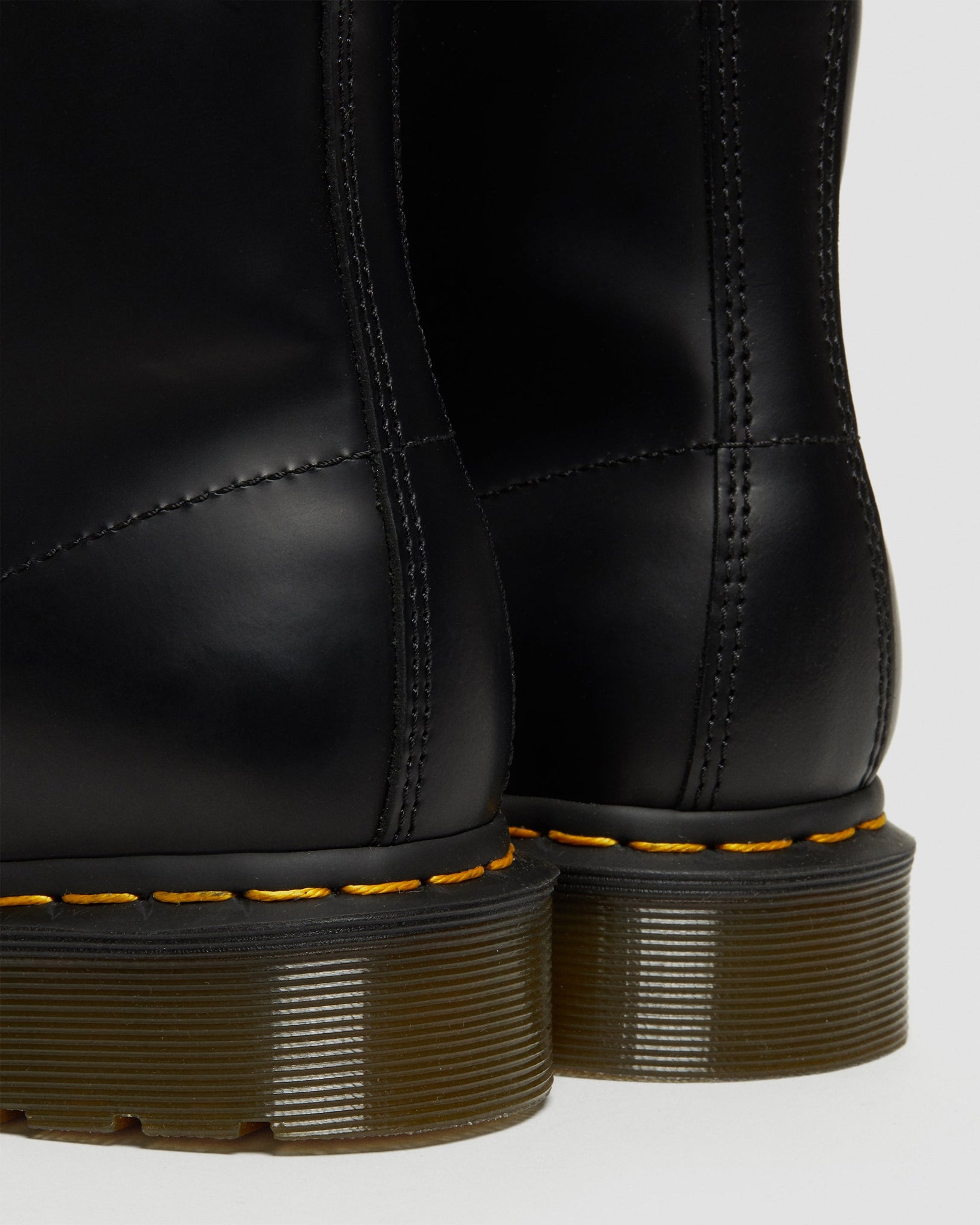 Bottines 101 en cuir lisse avec surpiqûre jaune