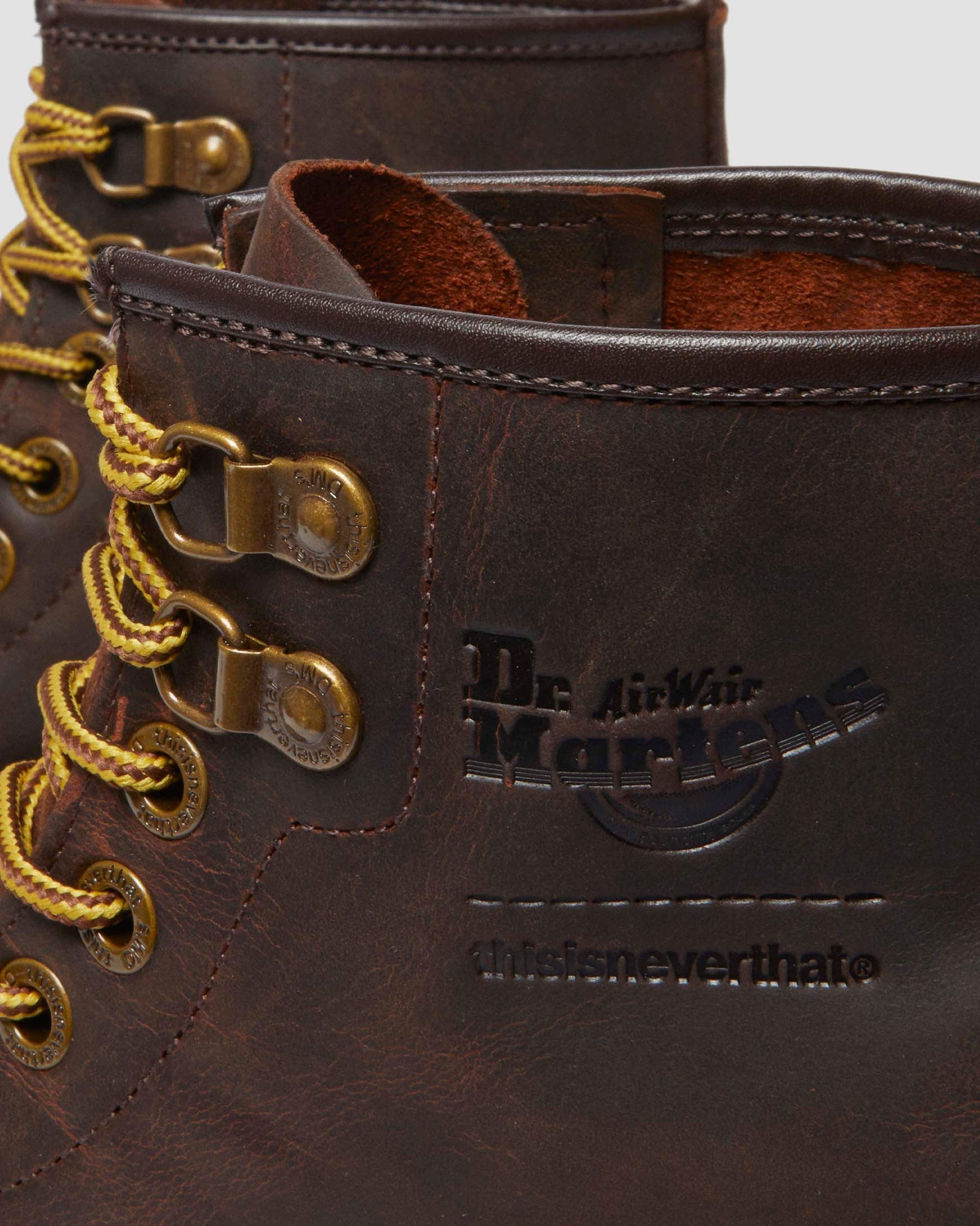 Dr. Martens x thisisneverthat – 1460 en Cuir Pleine Fleur Ciré